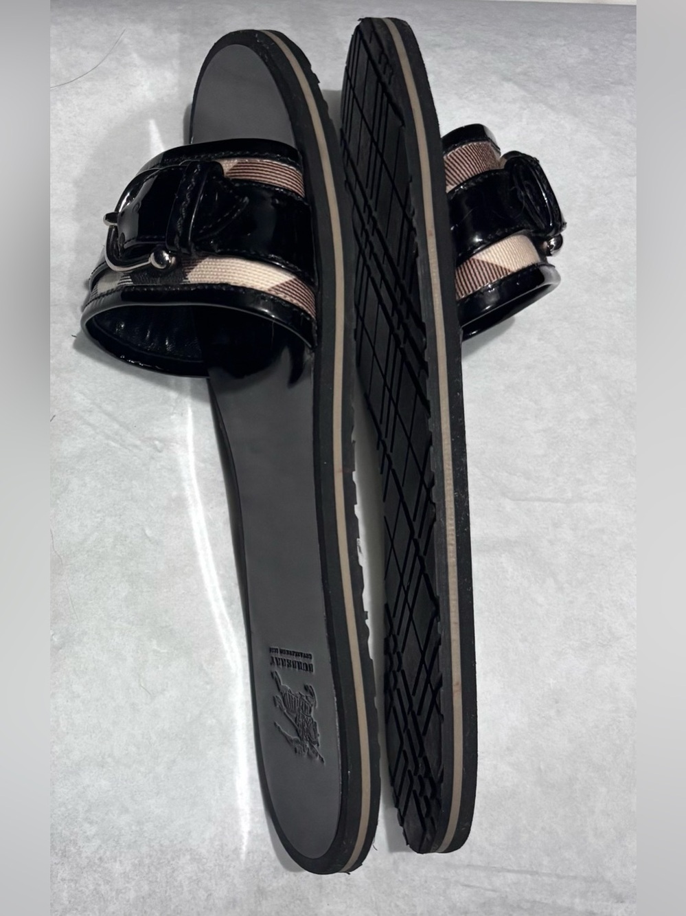 Burberry Black Patent Slide Sandals with Signature Check Strap - Picture 5 of 9